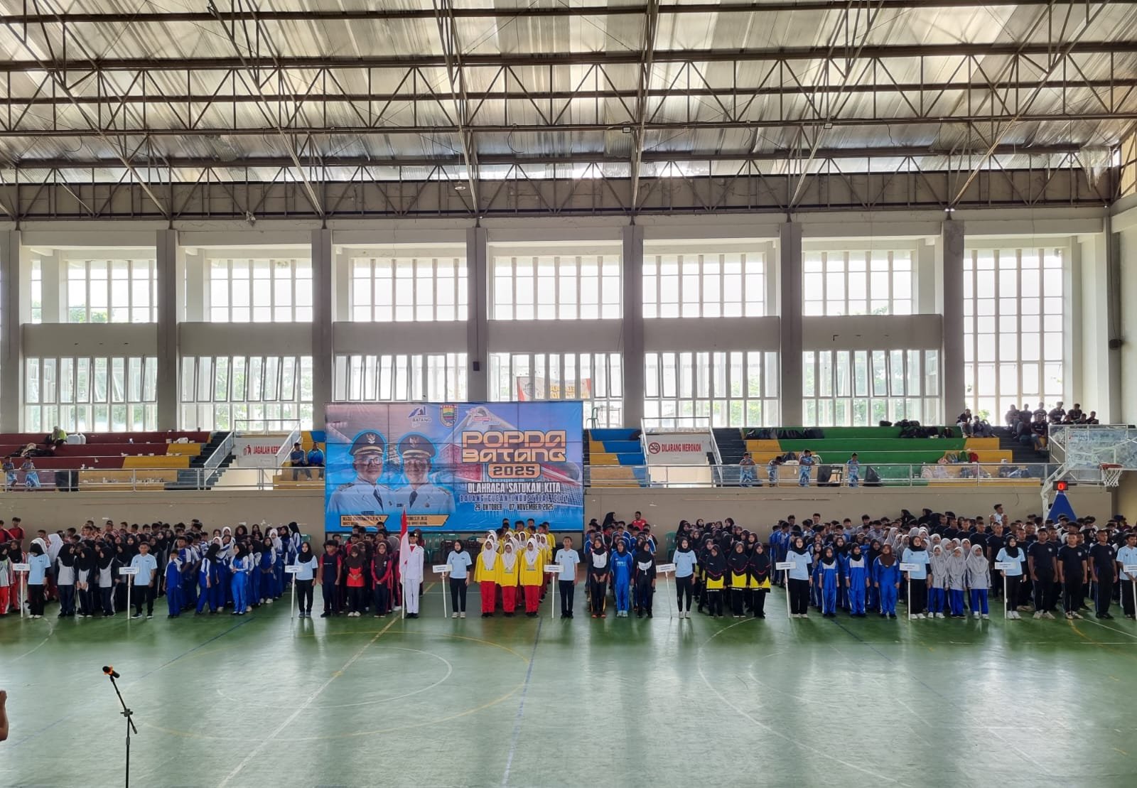 30 Murid MTs Muhammadiyah Batang Mengikuti Pembukaan POPDA Kabupaten Batang 2025