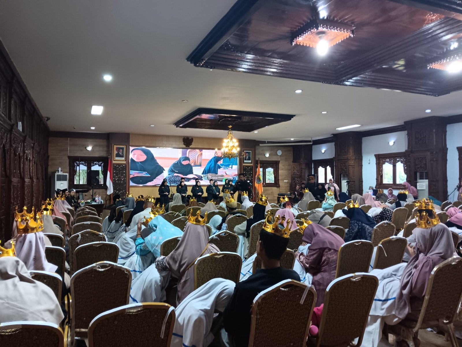 Air Mata Haru dan Mahkota untuk Orang Tua Mewarnai Ujian Tahfidz Kelas 9 MTs Muhammadiyah Batang