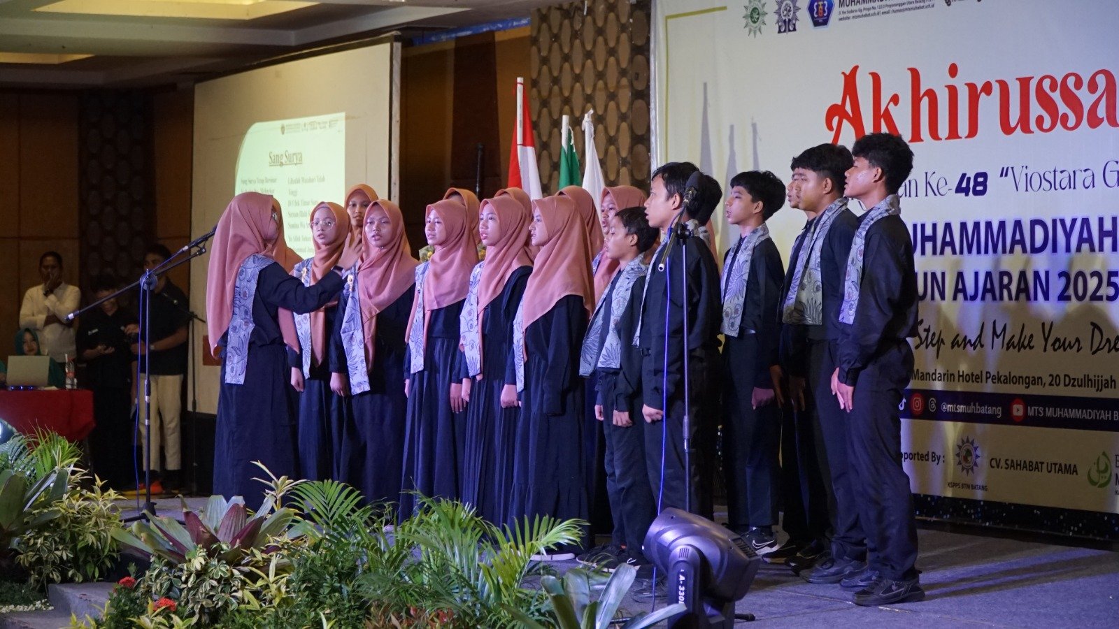 Momentum Haru Akhirussanah ke-48 MTs Muhammadiyah Batang: Melepas 103 Bintang ‘Viostara’ Menuju Cita-Cita Besar
